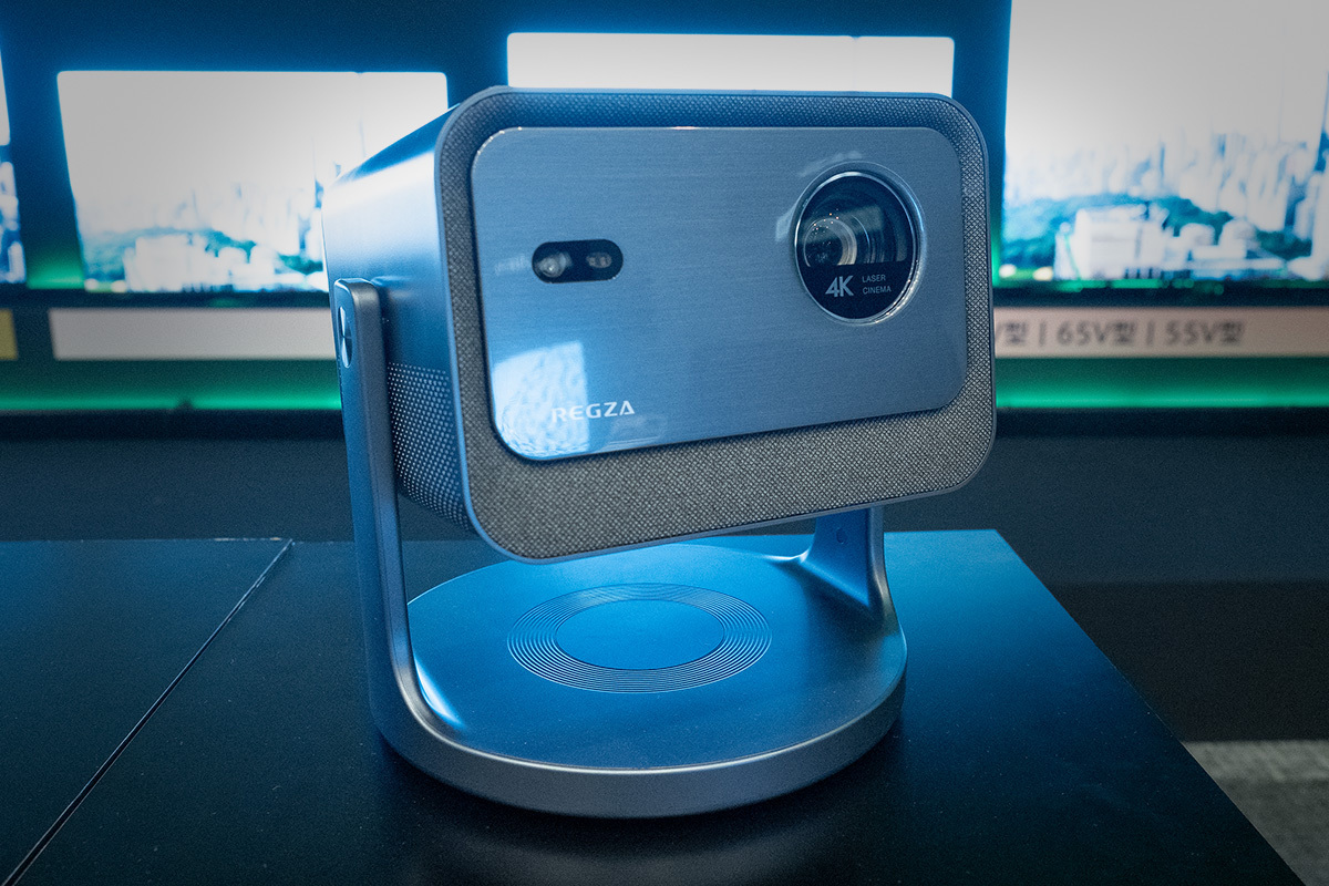 レグザ初の4Kプロジェクター「V7Rシリーズ」。3色レーザー光源搭載