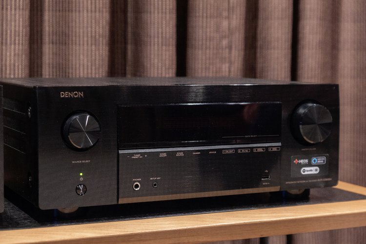 AVアンプの“世代差”はどこに表れるのか。デノンの人気最新ミドル機