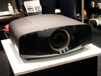 ソニー、上位機の技術も投入したフルHD SXRDプロジェクター「VPL