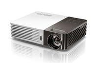 省スペースで大画面」を手軽に実現 － 超短焦点プロジェクター BenQ