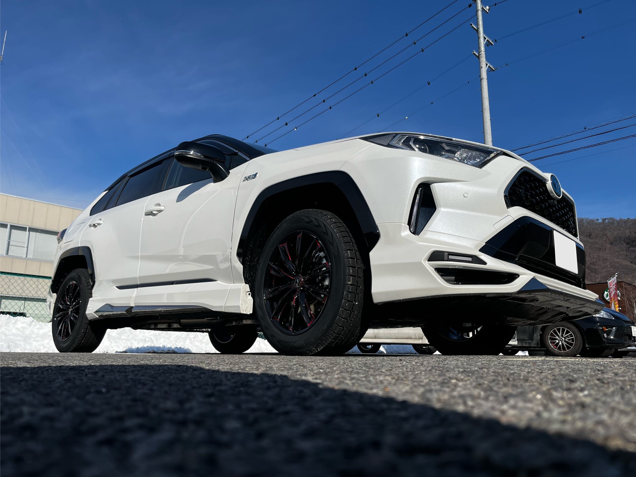 TOYOTA RAV4 PHV | タイヤはピットイン