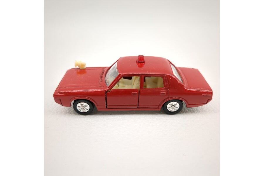 黒箱 トミカ 1/65 ニュークラウン ファイアチーフカー 27 消防庁 が