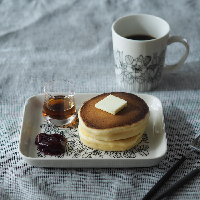 アラビア クロッカス プレート 15x19cm ブラック / ARABIA Krokus