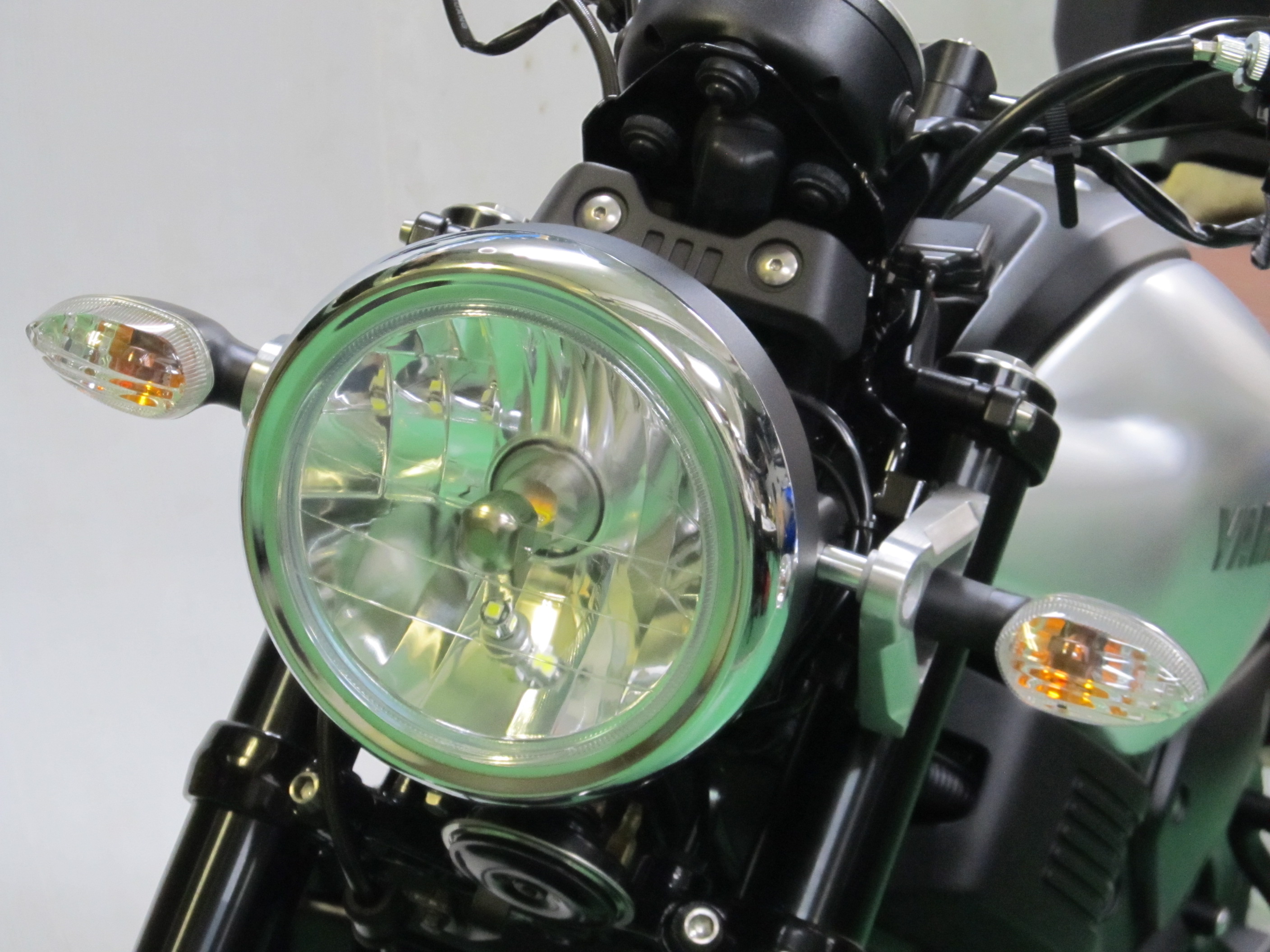 LEDマルチリフレクターヘッドライトkit YAMAHA XSR155 / XSR125 ABS