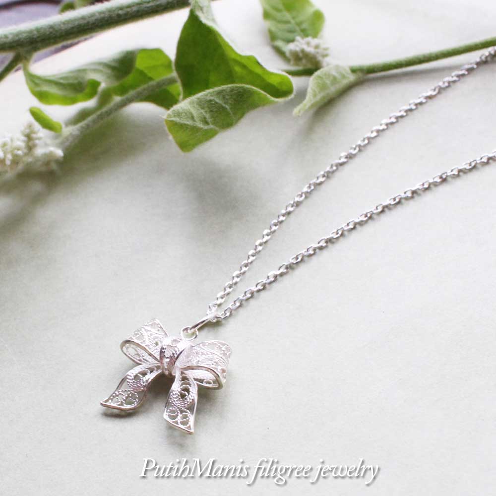 リボンのチャーム｜銀線細工のリボンのネックレス用ペンダントトップ