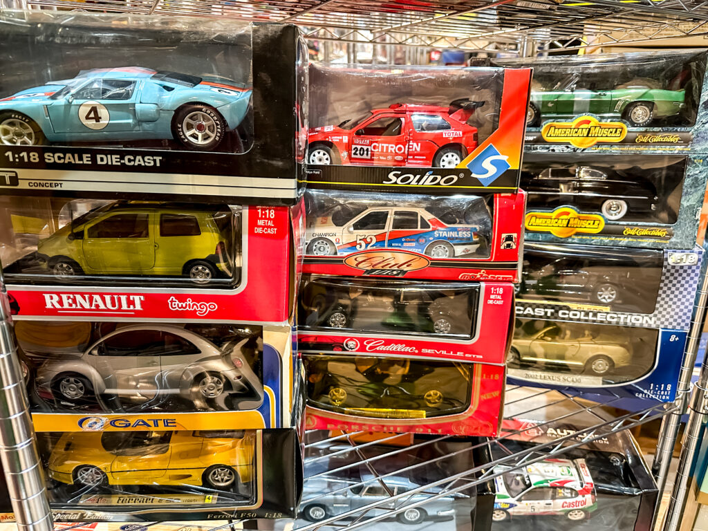 京都府京都市へ、オートアートや京商など300点を超えるミニカーの出張