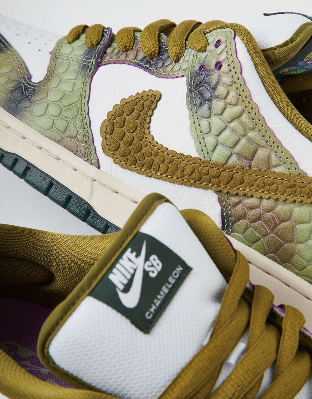 Nike SB 'Alexis Chameleon' Dunk Low Pro QS Skate Shoes - Oil Green