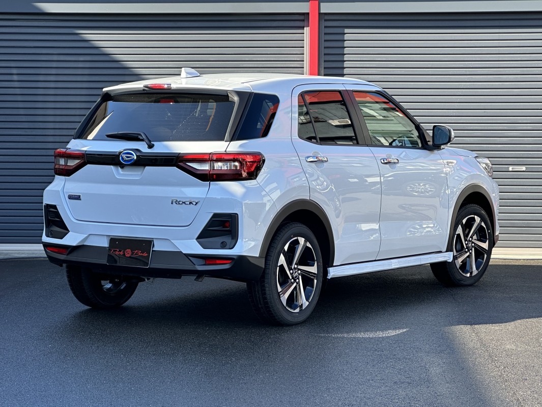 ダイハツ ロッキー プレミアムG HEV パノラマモニターパック