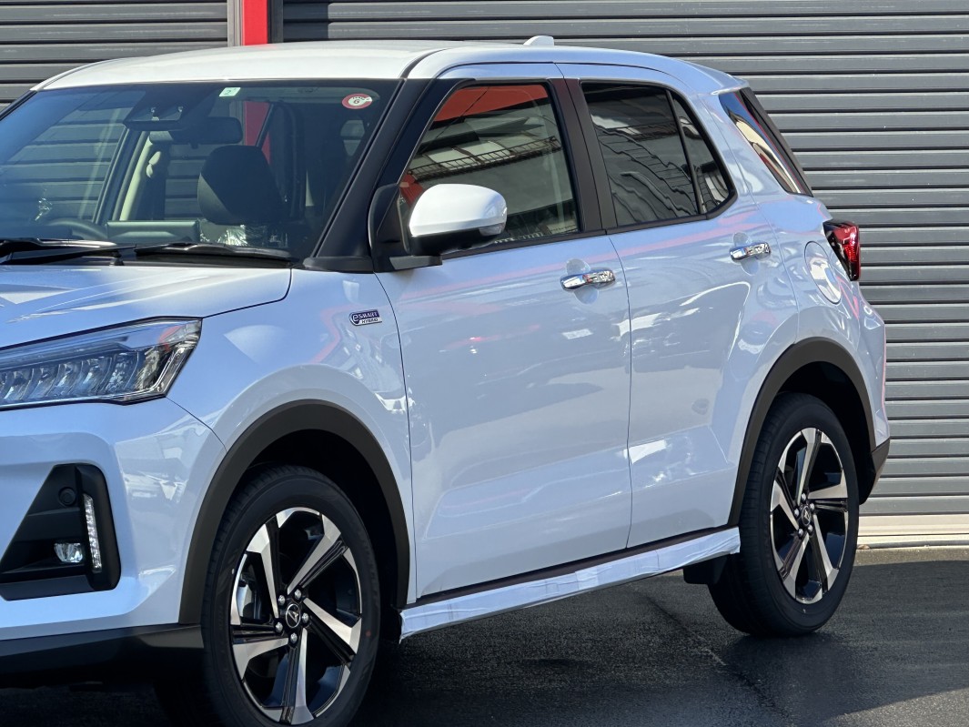 ダイハツ ロッキー プレミアムG HEV パノラマモニターパック