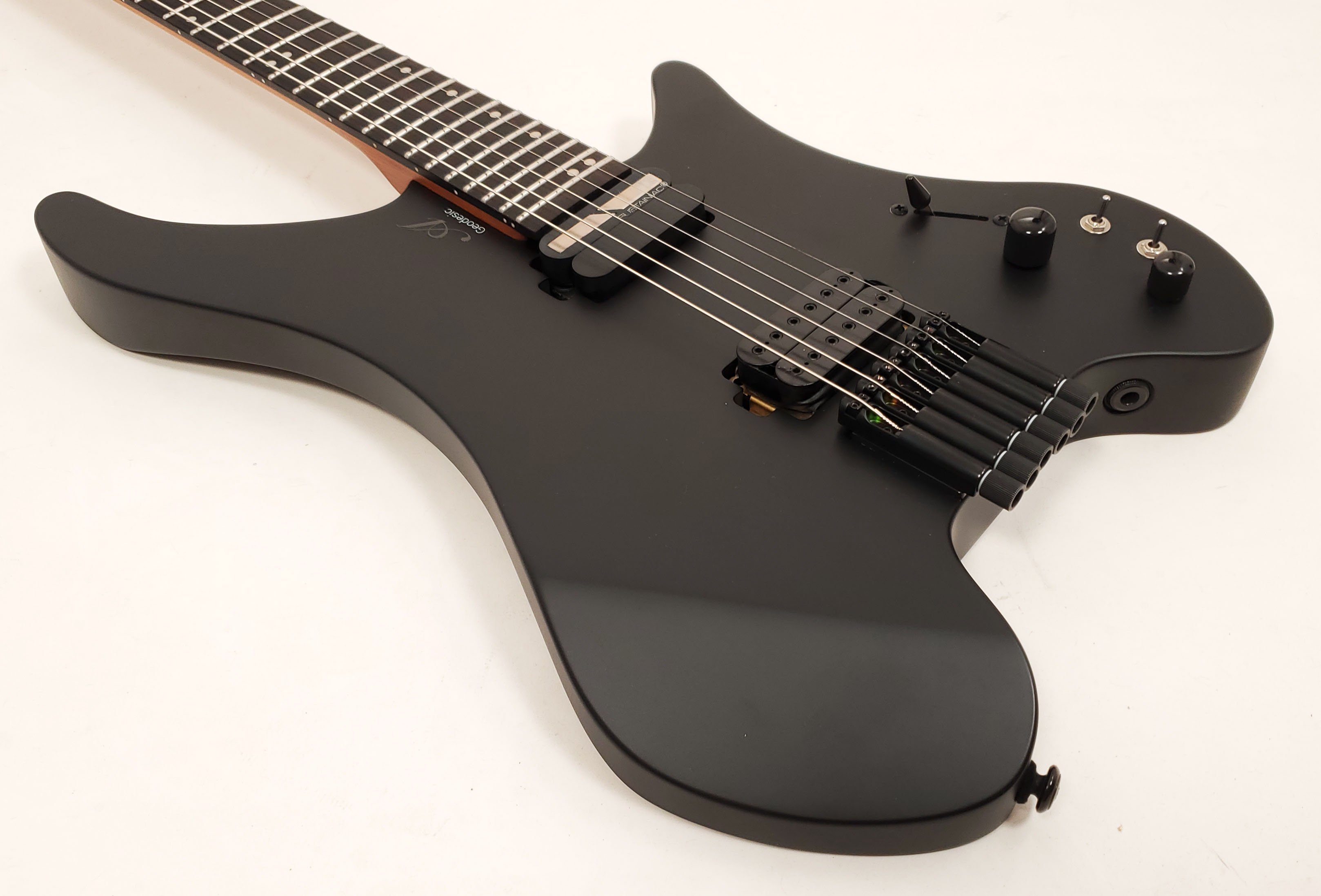 Agile Geodesic Pro 625 Flat Black Sustainer w/Case