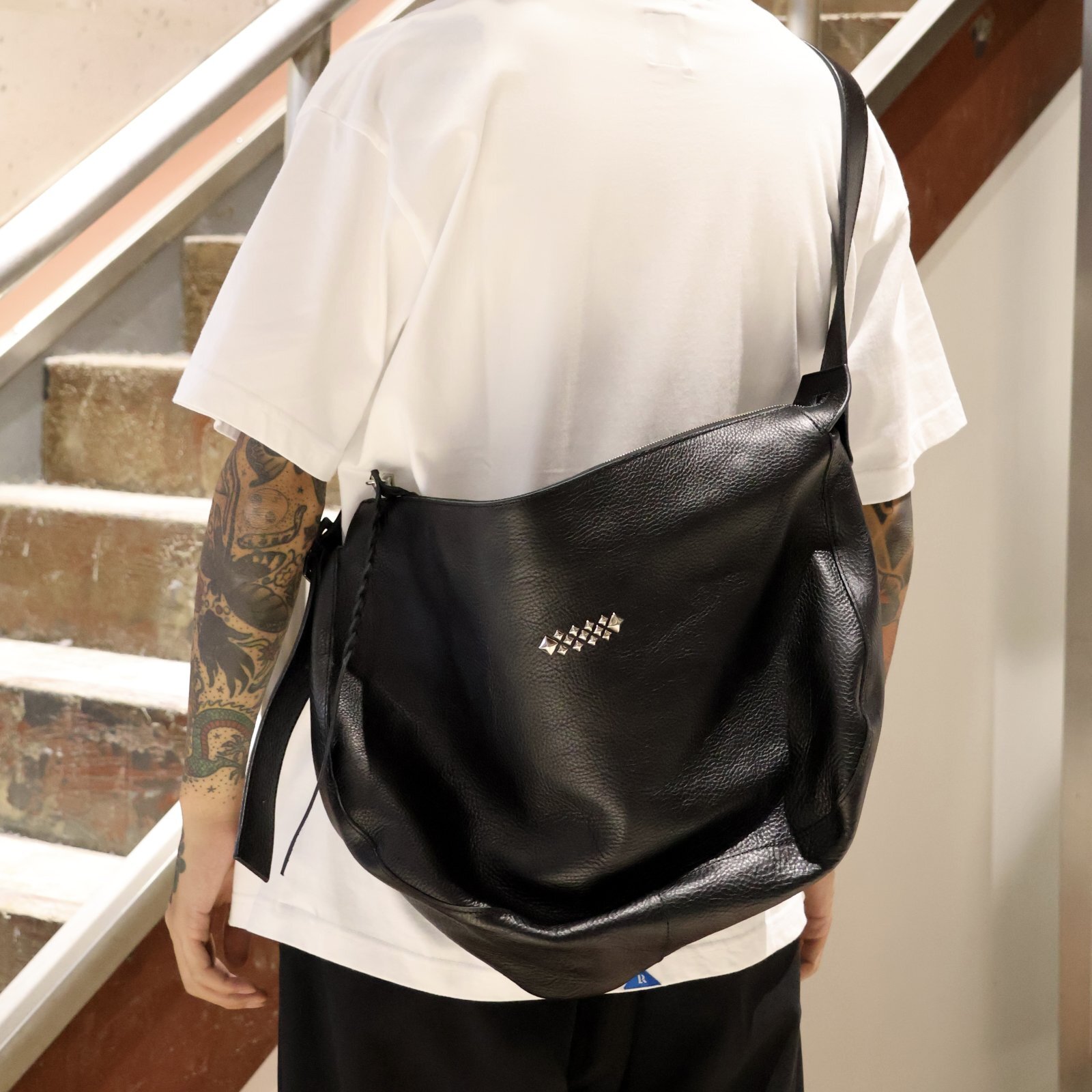 CALEE STUDS LEATHER SHOULDER BAG ＜LARGE＞ CL-24AW004LE 公式通販