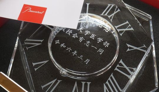 バカラ 名入れ彫刻 時計｜時を超えて輝く、想いを刻むクリスタル