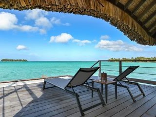 ﾎﾞﾗﾎﾞﾗ島】！南国の楽園タヒチ＜ﾙ・ﾎﾞﾗﾎﾞﾗ（水上ﾊﾞﾝｶﾞﾛｰ）5泊朝食付