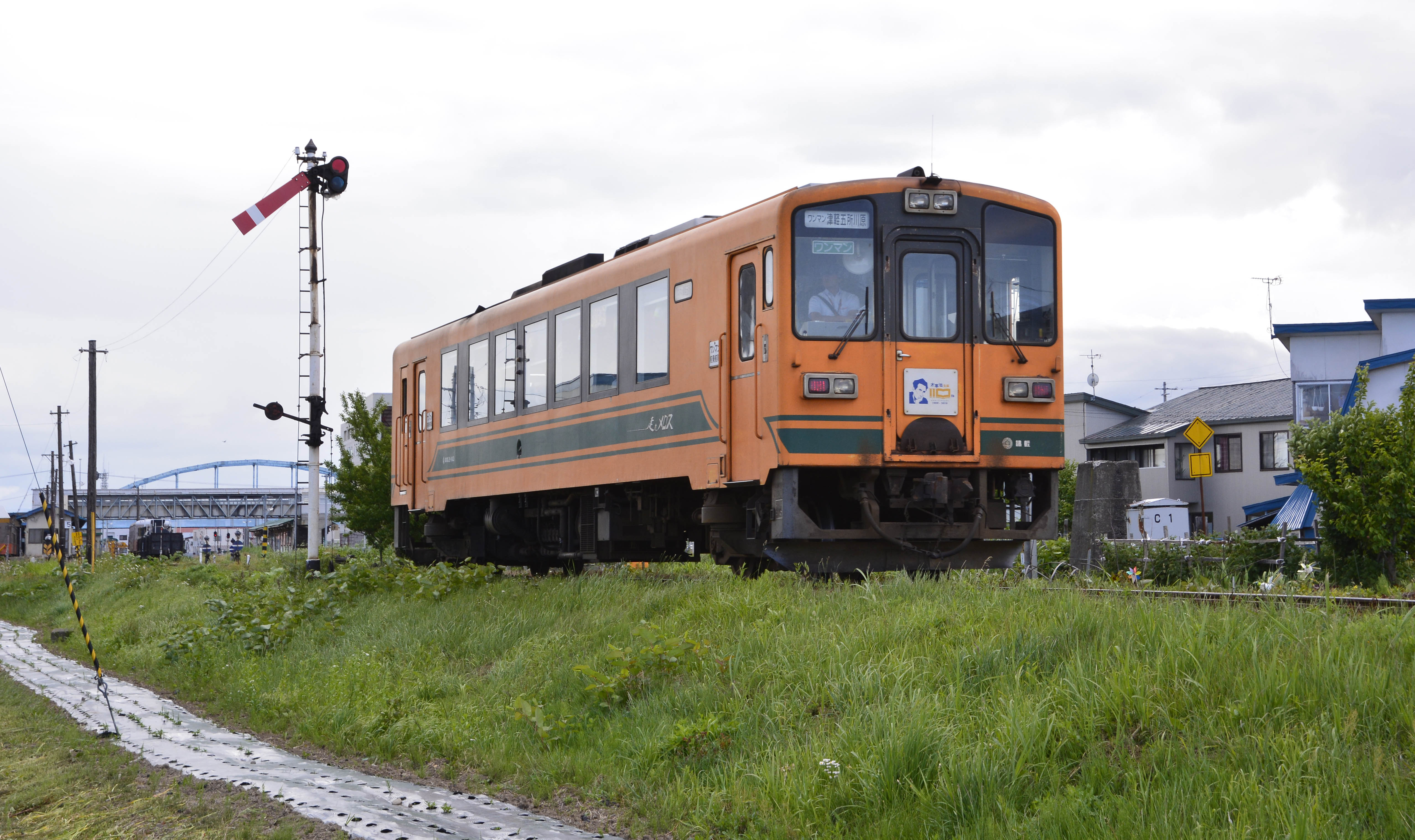 国内で現役腕木式信号機が活躍する唯一の鉄道営業路線 | 鉄道旅のガイド