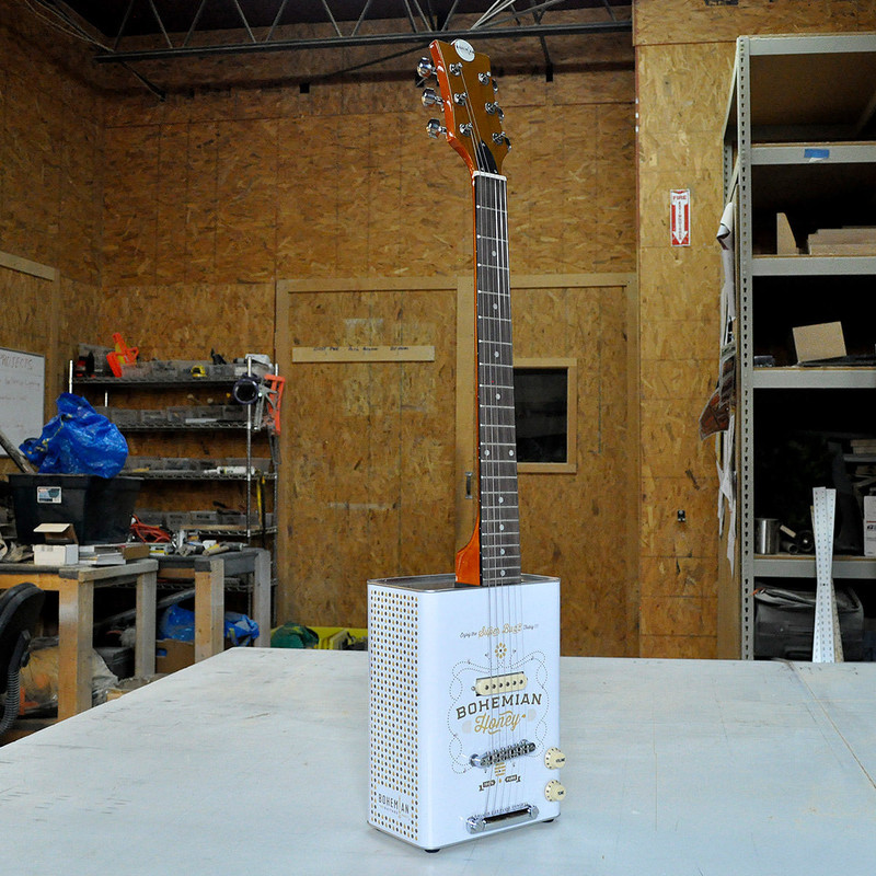 Bohemian｜オイル缶製のエレキギター「ボヘミアン」シリーズ