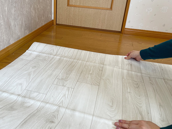 貼るだけ簡単！フローリングシートスタッフ体験レポート | 好きが