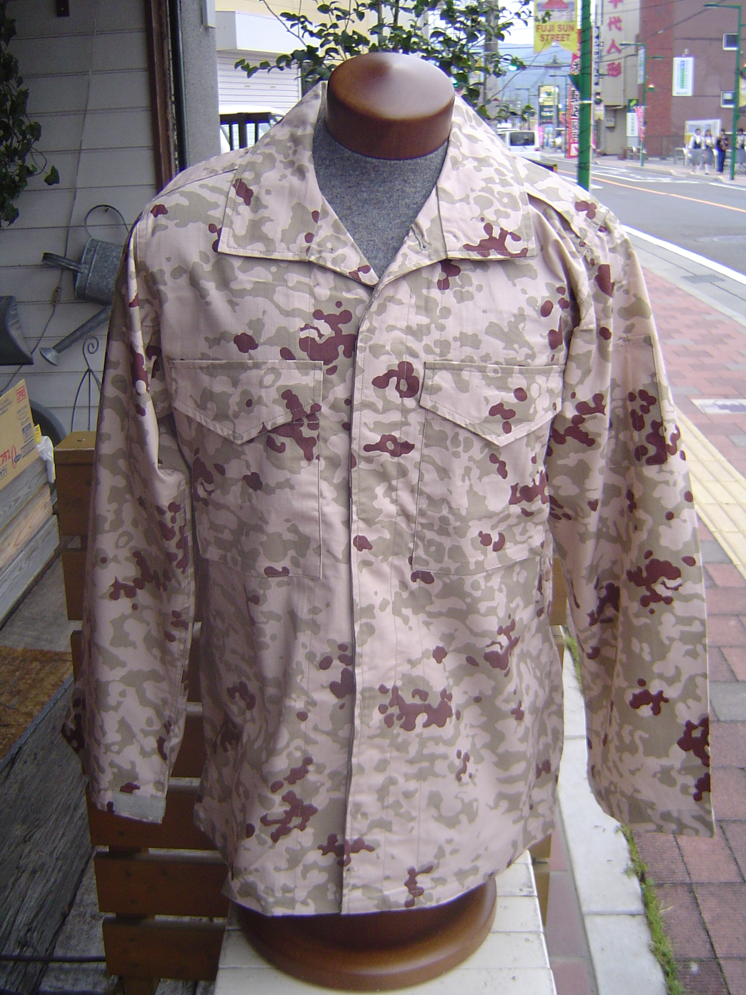 陸自型砂漠用迷彩戦闘服 ミリタリーグッズ、自衛隊グッズ、迷彩服の