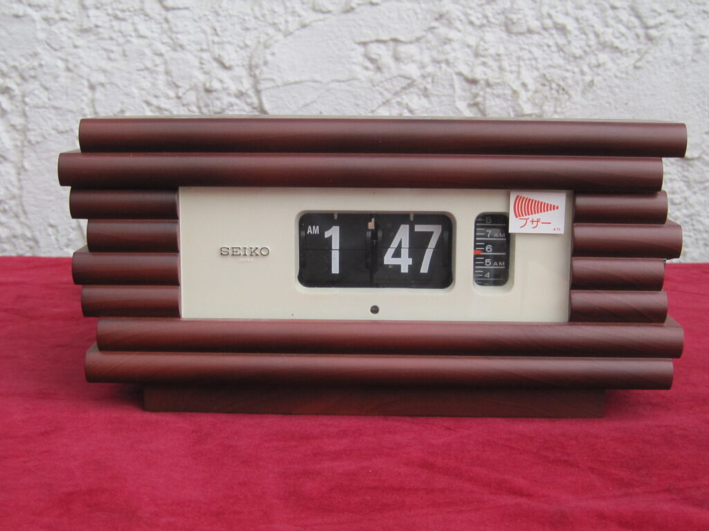 商品NO、K-322 SEIKO パタパタ時計 木調 SOLDOUT | 骨董＆リサイクル