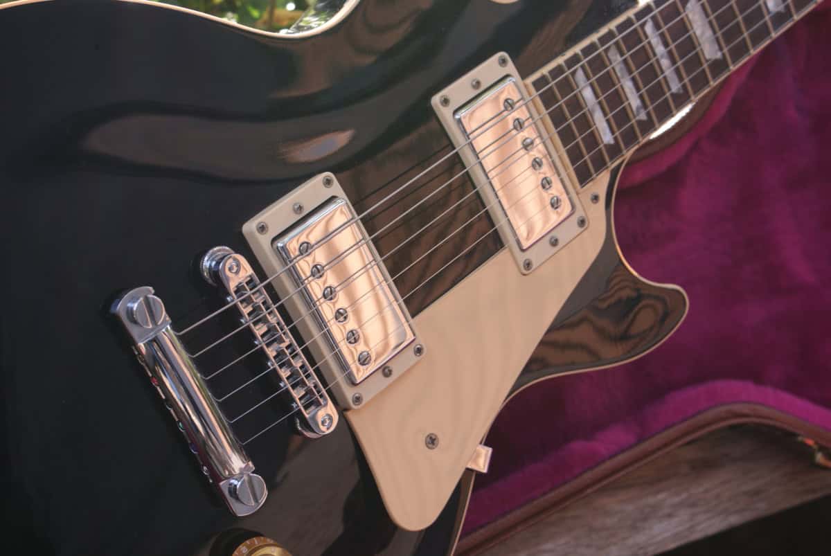 Beautiful 1998 Gibson Les Paul Standard in Ebony with OHC – Really