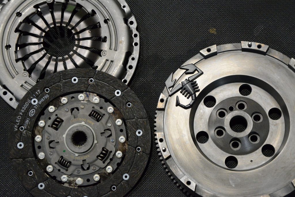 ABARTH500.595.695 MTA&5MT用軽量フライホイール＆クラッチKIT | RED