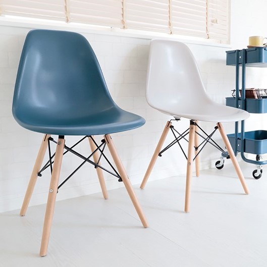テレワークに最適なイームズチェア 耐久性抜群 強化樹脂タイプ