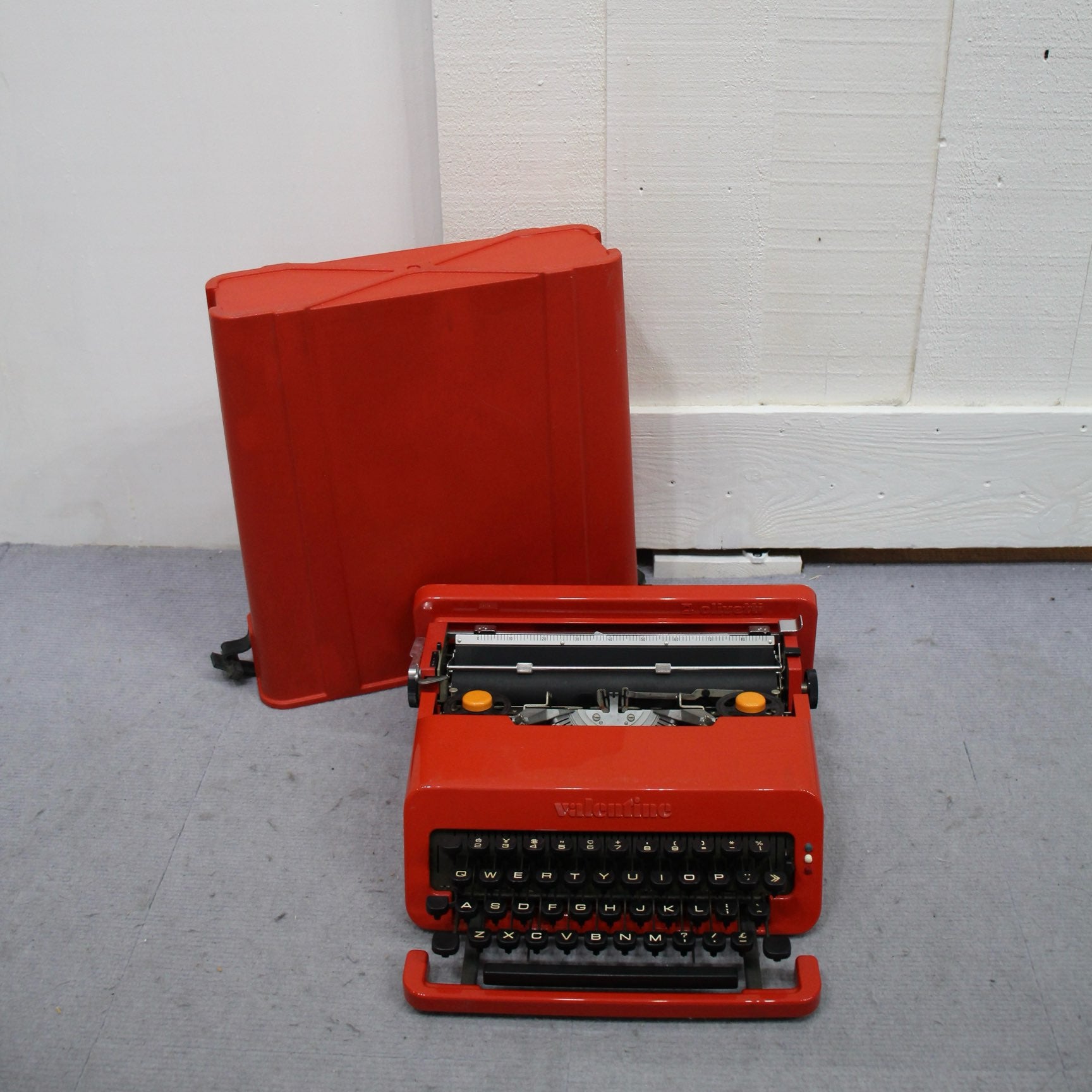 オリベッティ / olivetti バレンタイン / Valentine タイプライター