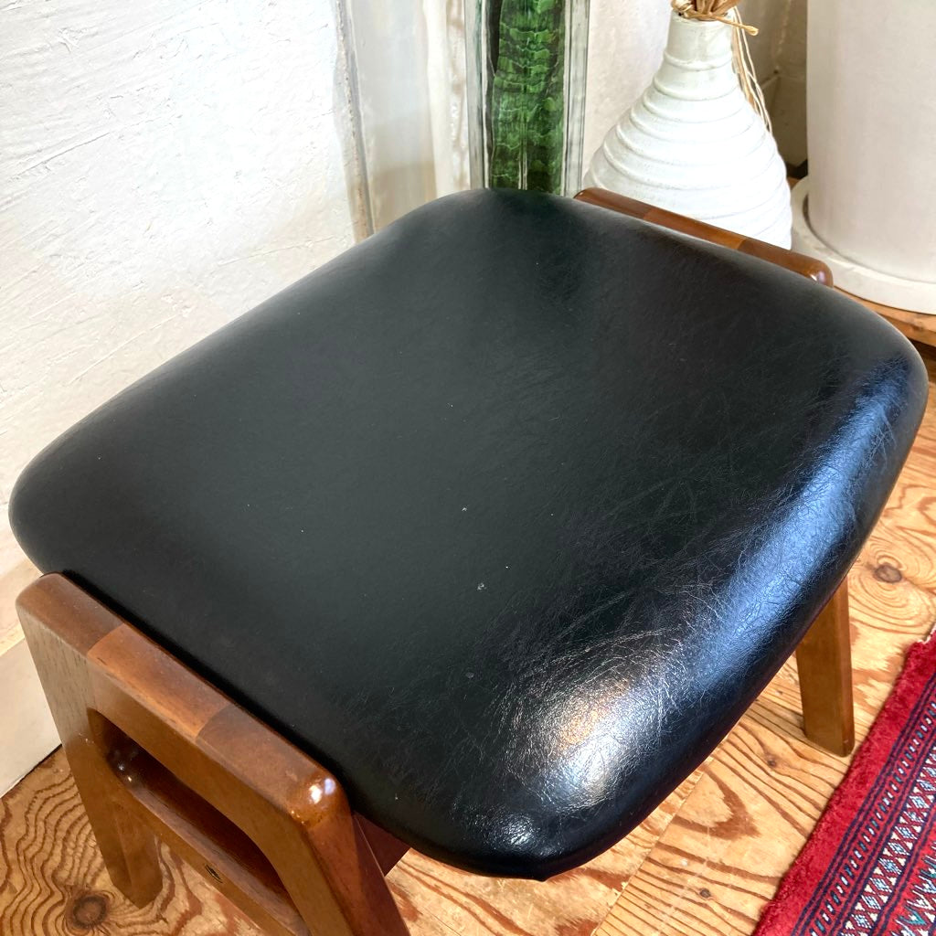 カリモク60 / karimoku スタッキングスツール スタンダードブラック