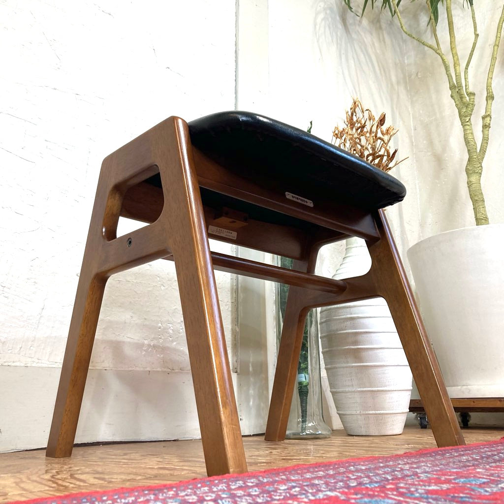 カリモク60 / karimoku スタッキングスツール スタンダードブラック