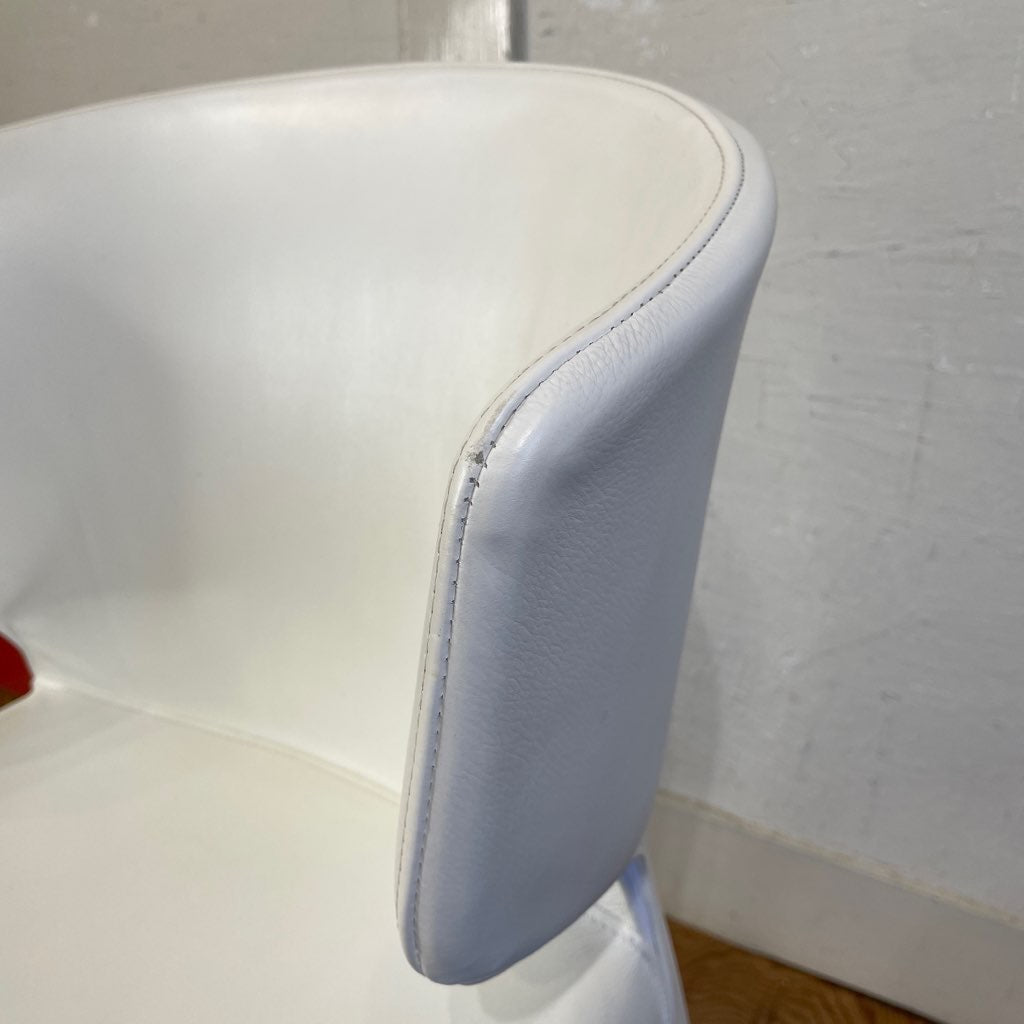 カッシーナ / Cassina 367 HOLA オラ アームチェア 革 白 ホワイト