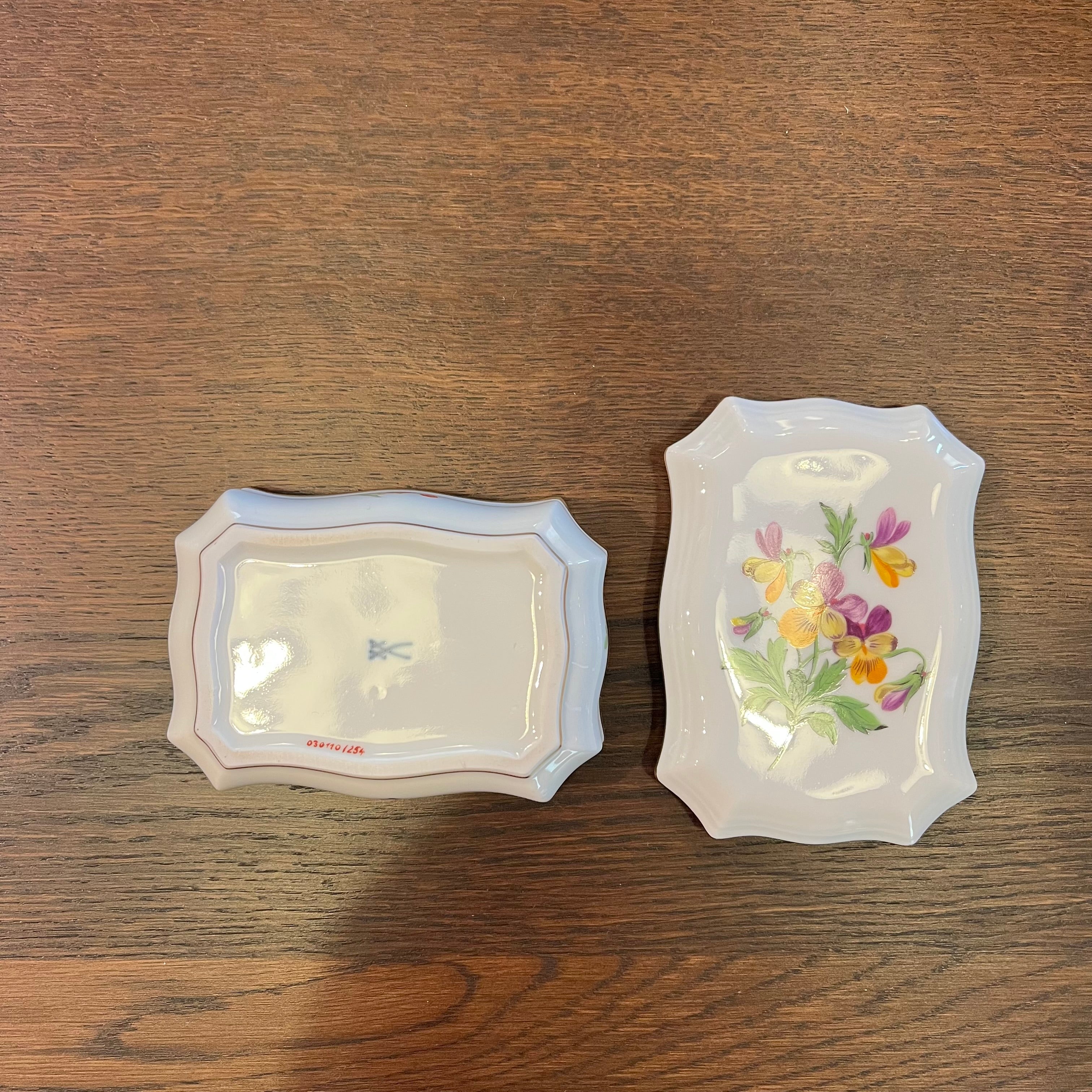 マイセン / Meissen 小物入れ スミレ 花 蓋つき 中古 フラワー