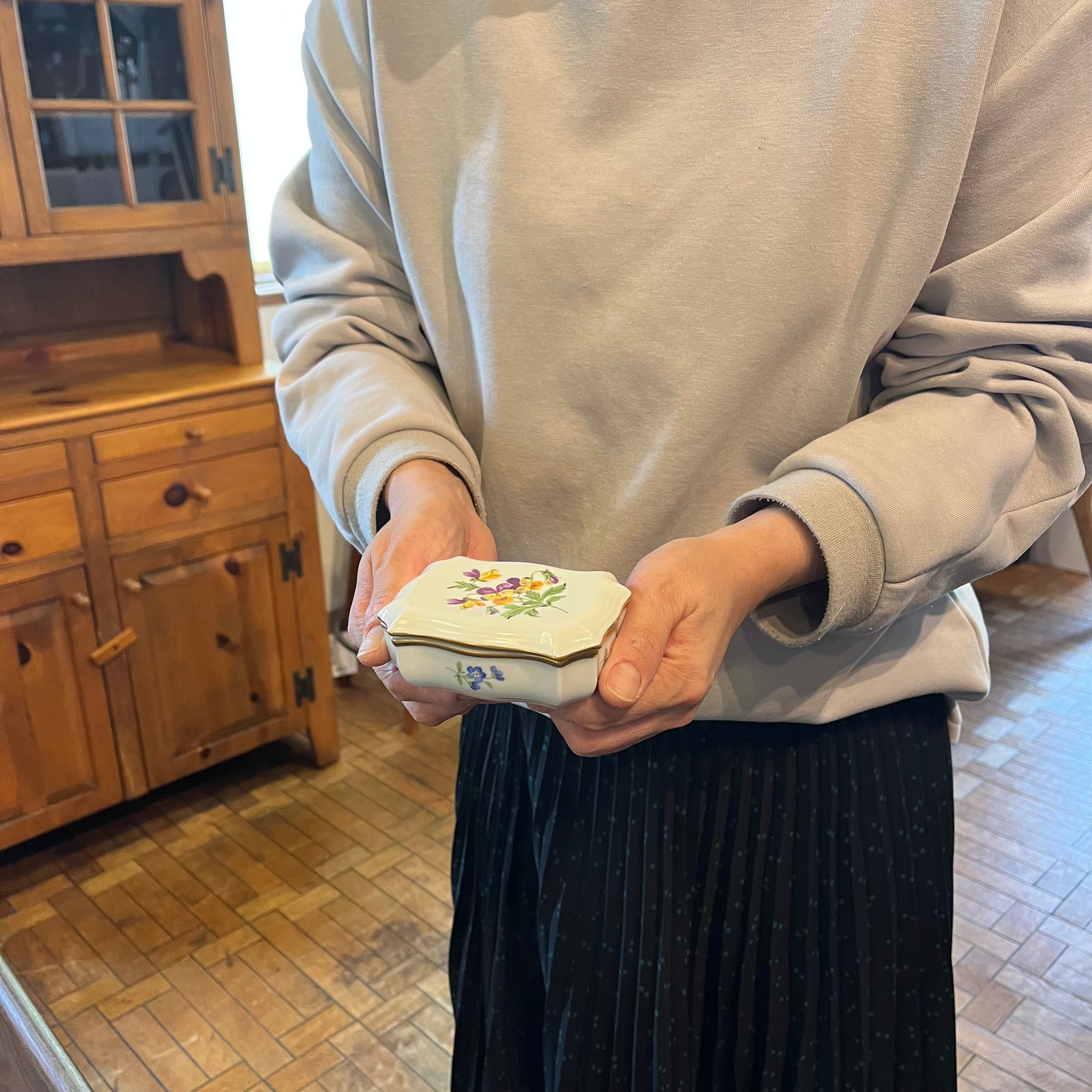 マイセン / Meissen 小物入れ スミレ 花 蓋つき 中古 フラワー