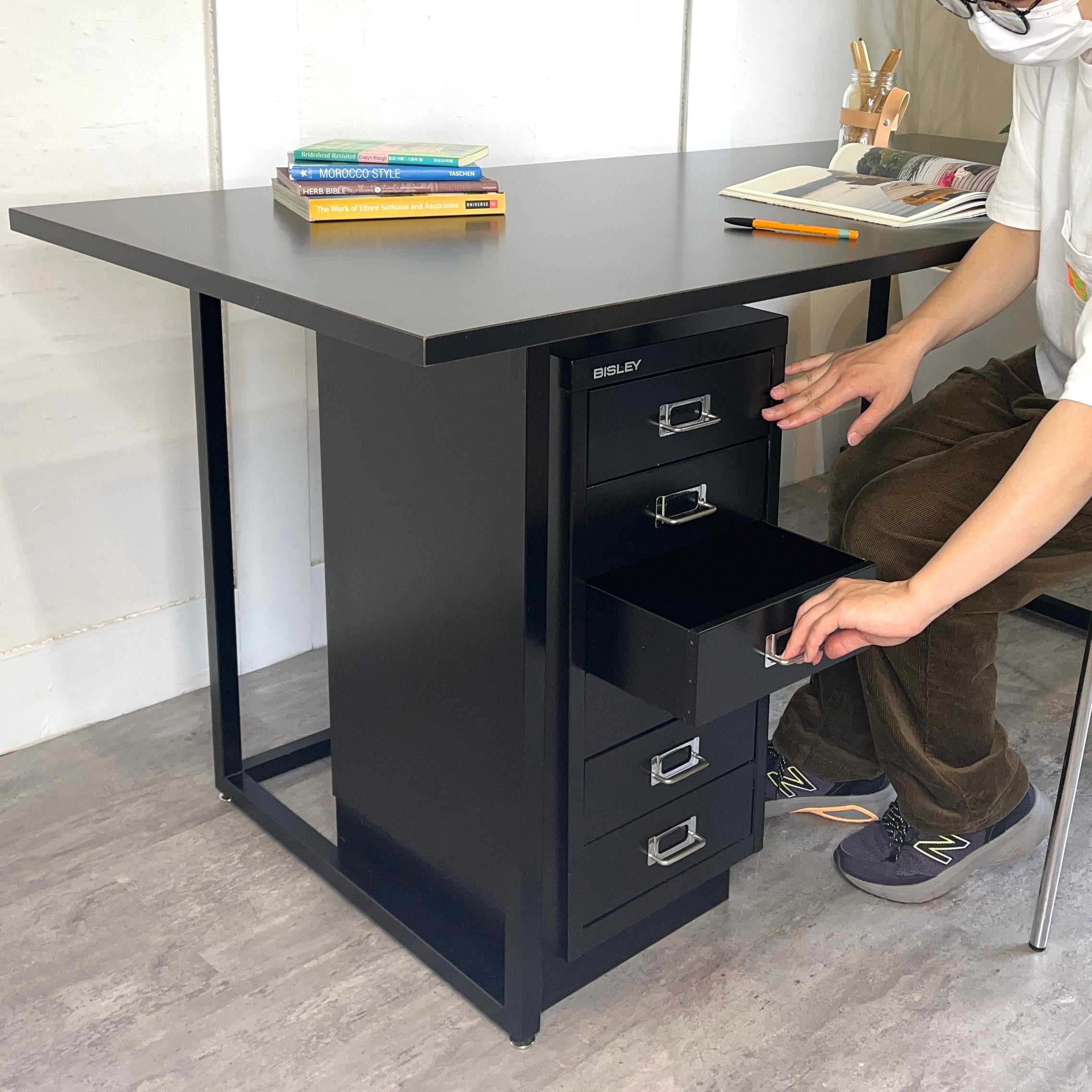 ビスレー / BISLEY 29シリーズ A4キャビネット 6段 ブラック 中古