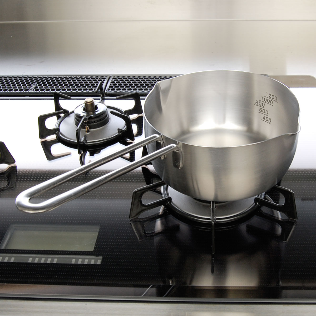 シンプルで丈夫！ステンレス雪平鍋(共柄ハンドル) 18cm【製造元出荷