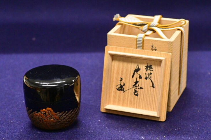 川端近左 作 『松波蒔絵大棗』 鵬雲斎書付 ｜骨董品買取 緑和堂