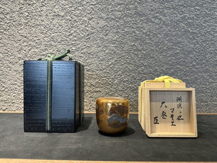 前端 雅峯 作「洲浜二松蒔絵 大棗」 ｜骨董品買取 緑和堂