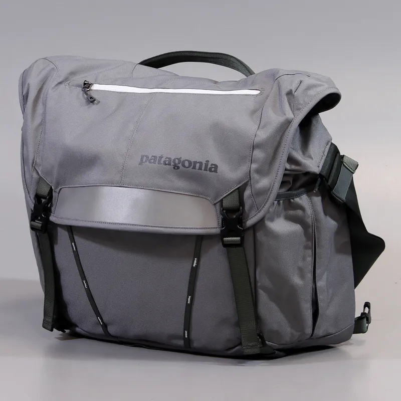 Patagonia Half Mass Messenger Bag Feather Grey Courier Satchel