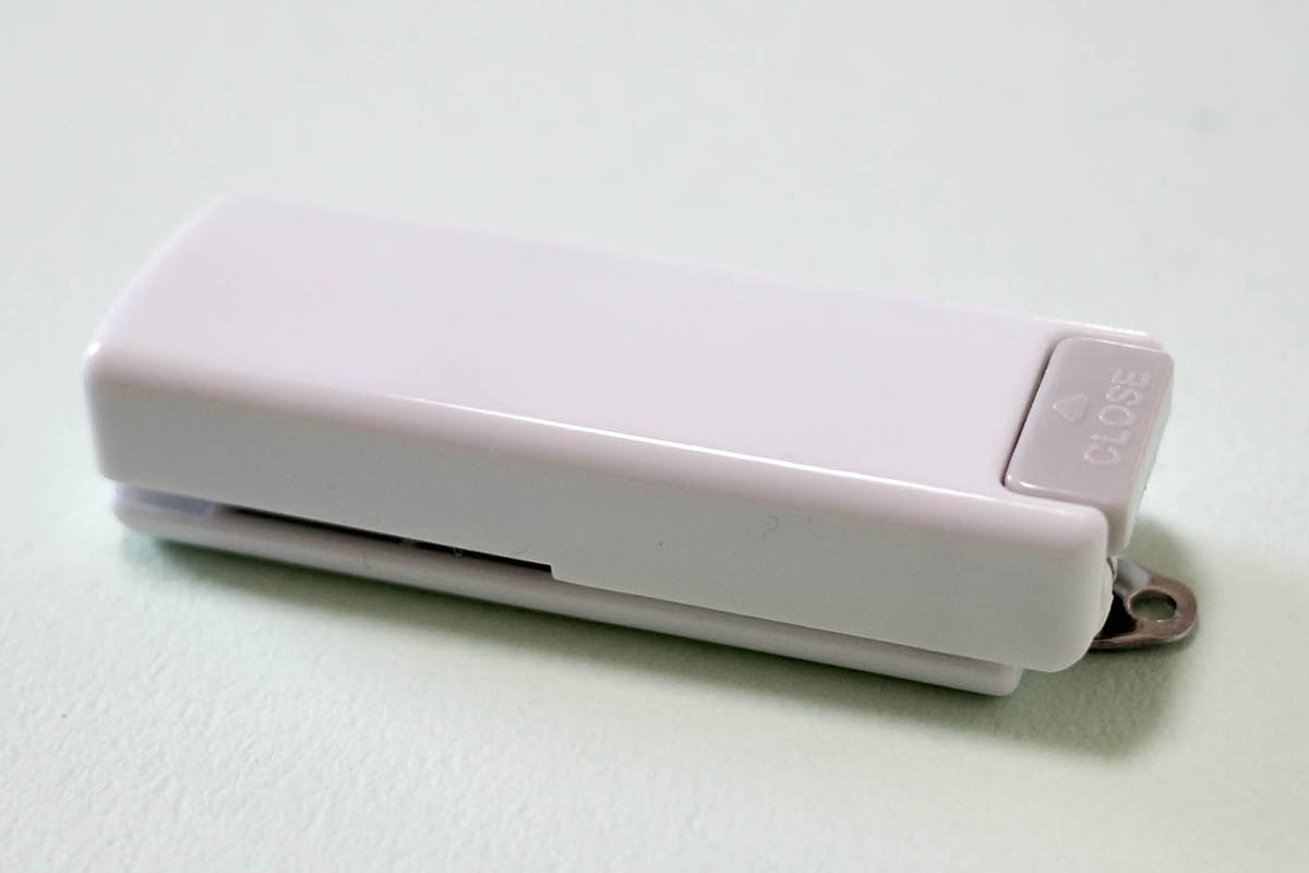 携帯用なのにワンアクションで使用可能! リヒトラブ「コンパクト