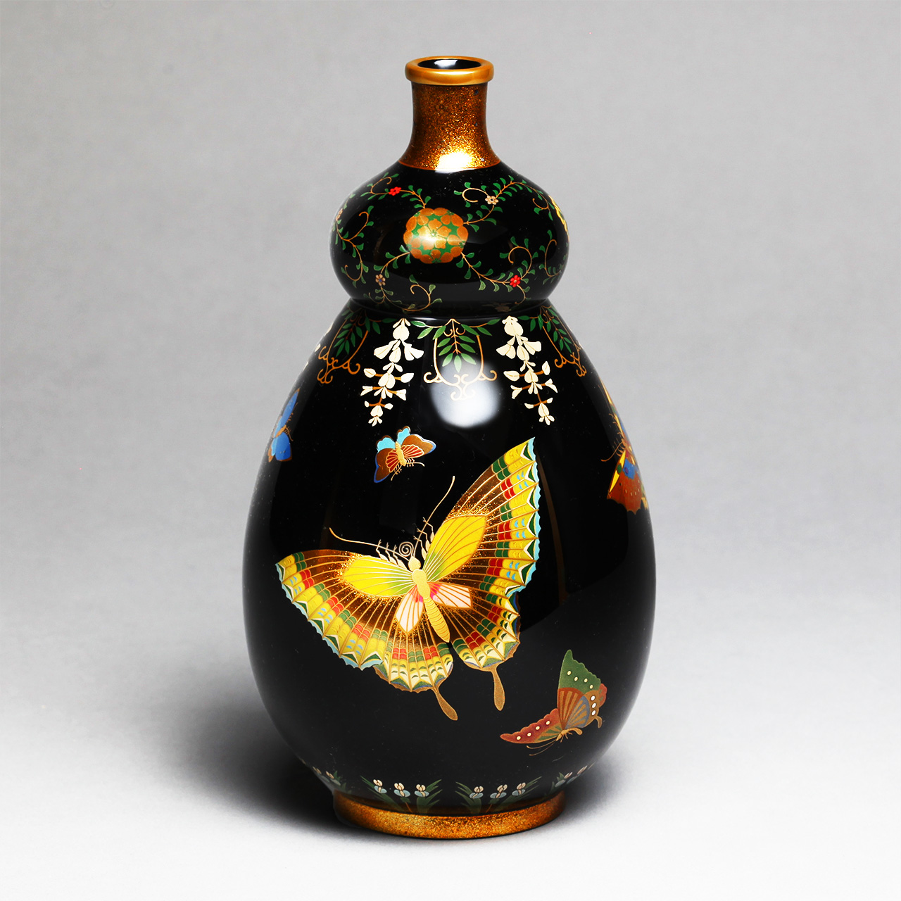 蝶蒔絵瓢型花器 | WORKS | 輪島塗の老舗 輪島屋善仁 | Wajimaya Zenni