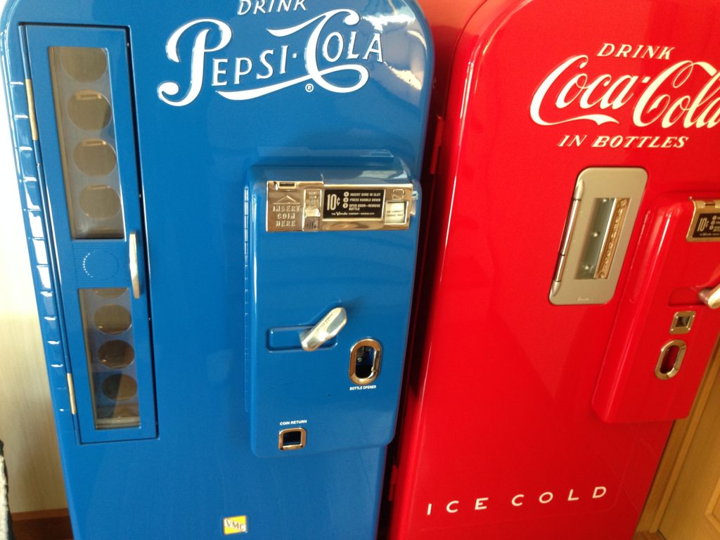 弊社で保管してるビンテージ自販機 – 株式会社わこー公式サイト(旧称