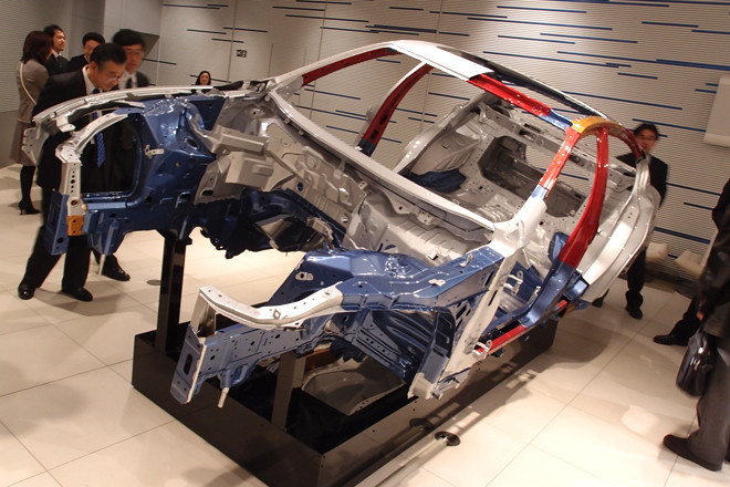 日産、「1.2GPa級超ハイテン材」で車体を軽量化 【ニュース】 - webCG