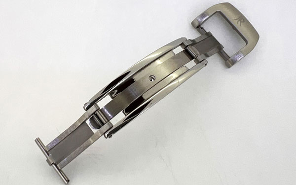 薄型&高級仕上げを施し、薄型ドレスウォッチとの相性を極めたジャン