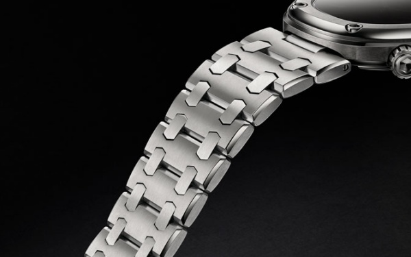 結果発表】読者が選ぶ「チタン製の腕時計ナンバーワン」。TOP3は日本