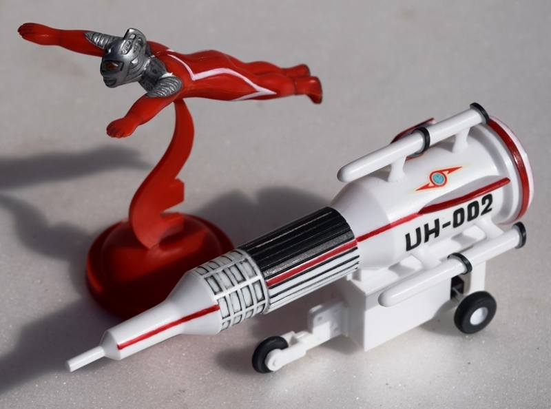 ウルトラセブン ウルトラホーク2号《ウルトラセブン人形付き