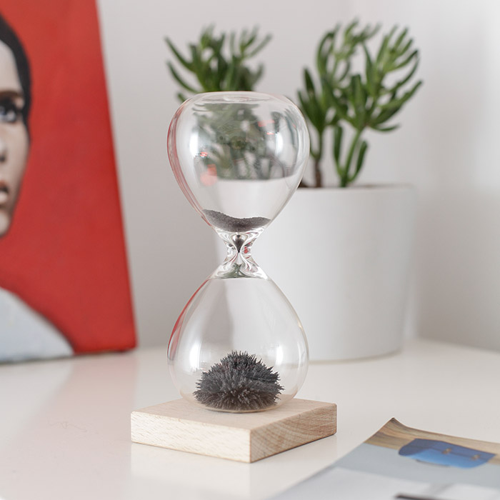Magnetic Hourglass / Kikkerland