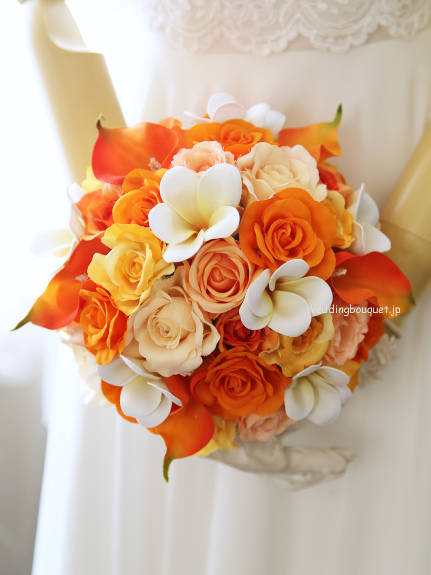 オレンジカラーとプルメリアのラウンドブーケ | ウェディングブーケ.jp