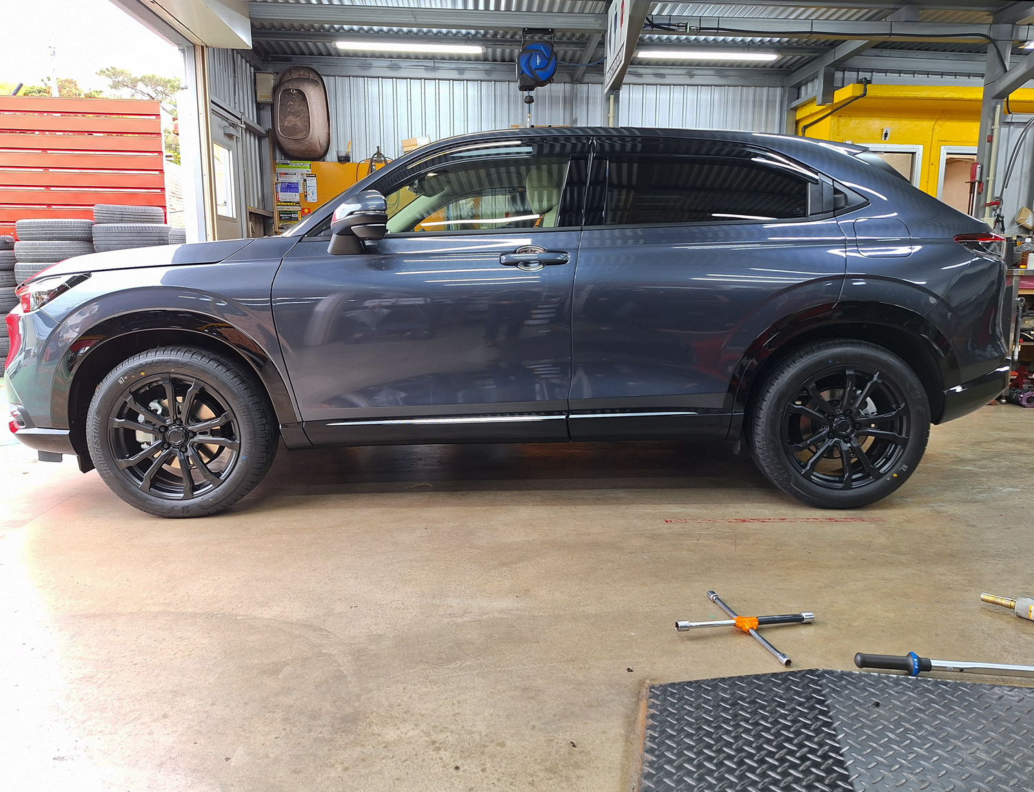 ホンダ ヴェゼル MONZA HI-BLOCK VILAS 18×7.5J BRIDGESTORN ALENZA