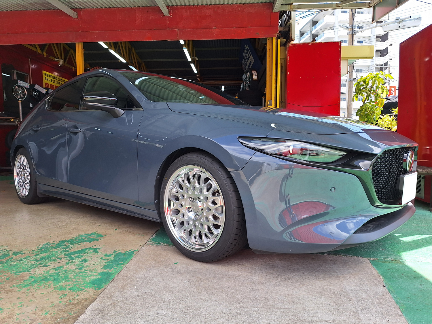 マツダ3 SEEKER CX 18×8J NITTO NT555 G2 215/45R18｜ホイール・タイヤ