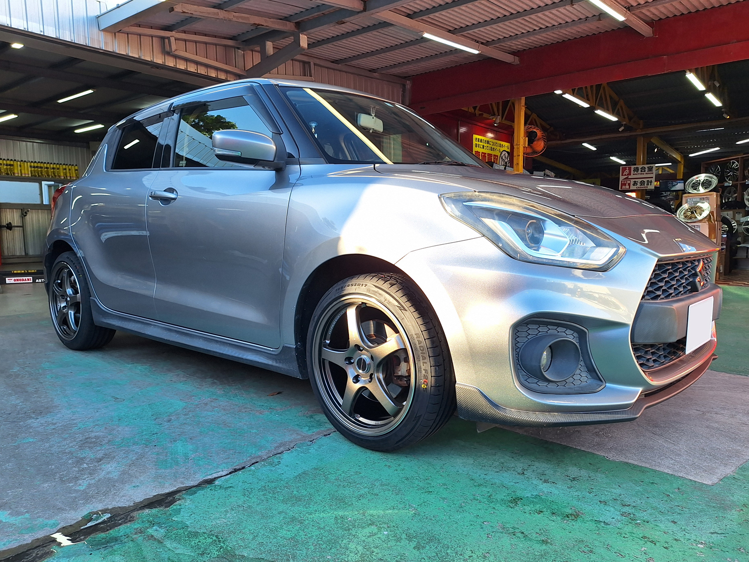 スズキ スイフトスポーツ CROSS SPEED CR5 17×7.5J MINERVA 195/45R17