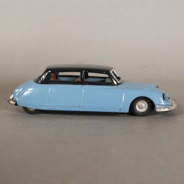 Bandai Citroen DS 19. Tin toy Japan. 60s