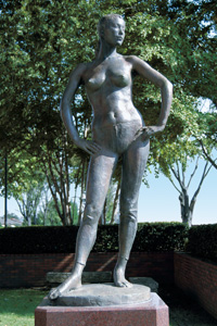 ブロンズ像（佐藤忠良（さとうちゅうりょう）氏作品）｜大泉町